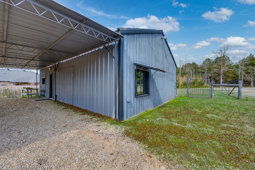 More Photos Of 10203-10263 County Road 135, Flint Service For Lease