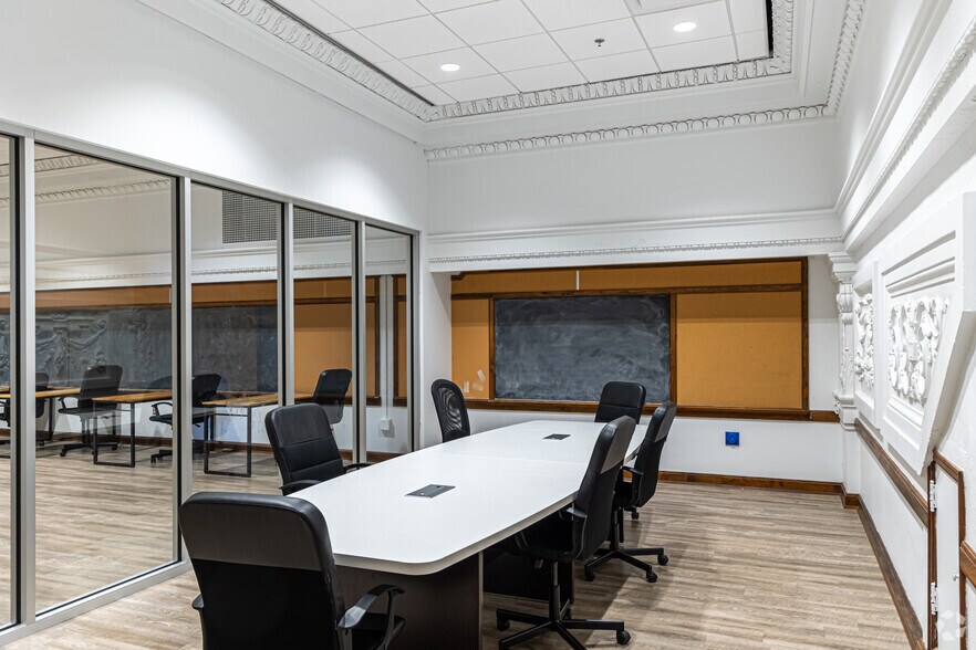 More Photos Of 300 E 39th St, Kansas City Unknown For Lease