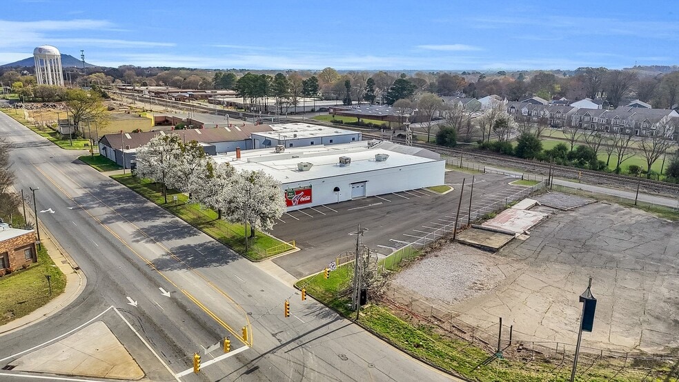More Photos Of 1109 E Ozark Ave, Gastonia Warehouse For Lease