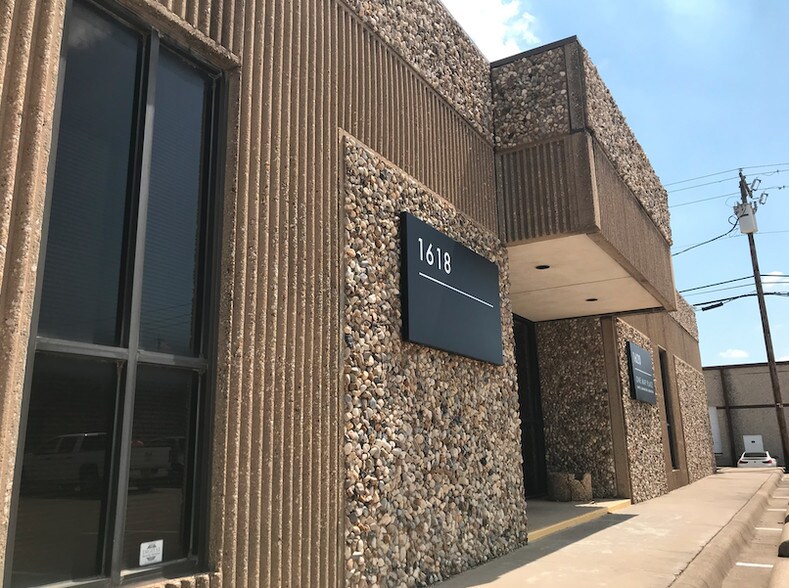 More Photos Of 1604-1620 Surveyor Blvd, Carrollton Unknown For Lease