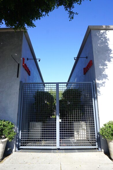 More Photos Of 744 N La Cienega Blvd, Los Angeles Storefront Retail Office For Lease