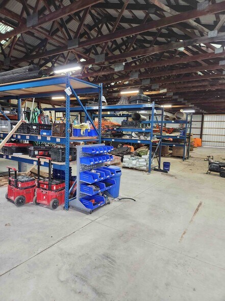 More Photos Of 48-52 Worcester Rd, Sterling Warehouse For Lease