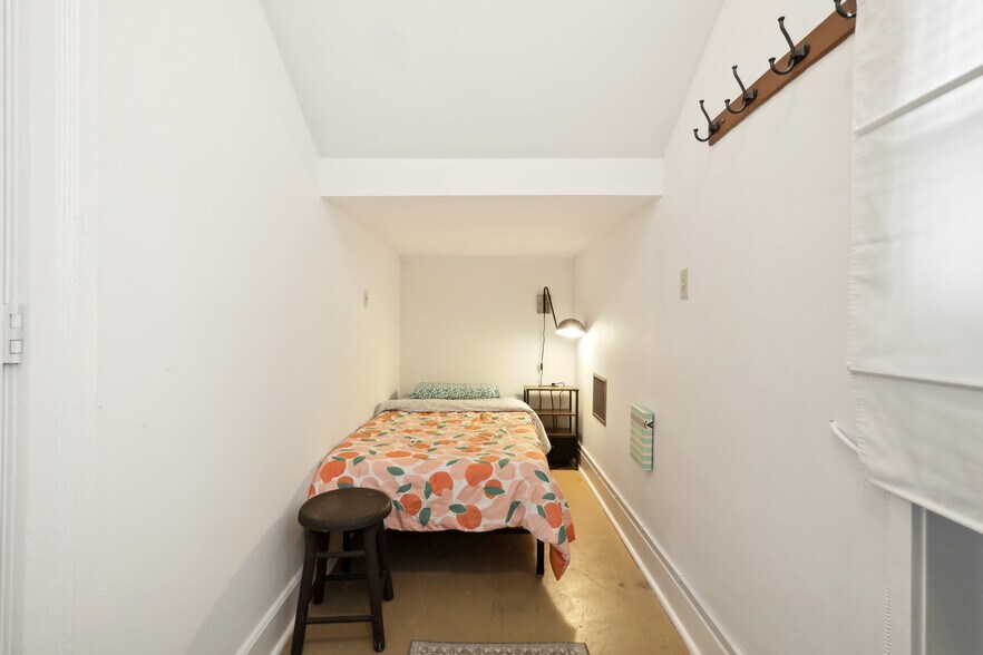 More Photos Of 4 Depot st, Elgin Hotel For Sale