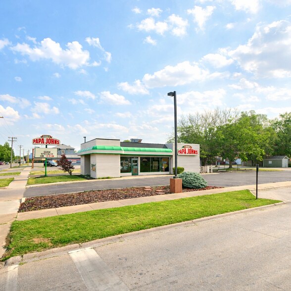 Primary Photo Of 621 N Main St, Canton Fast Food For Sale