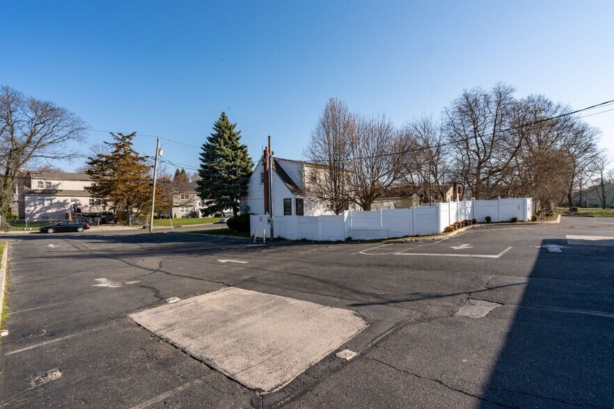 More Photos Of 76 E Pulaski Rd, Huntington Station Fast Food For Sale