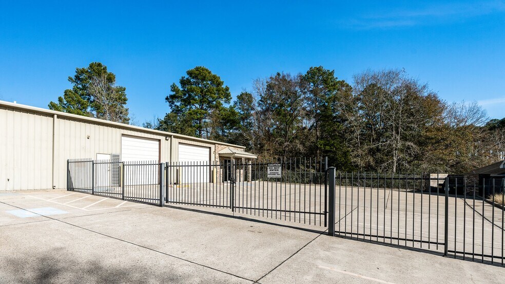 More Photos Of 3607 N Loop 336, Conroe Light Manufacturing For Lease