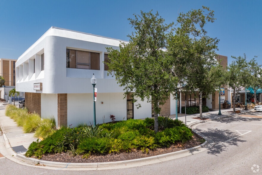 More Photos Of 1670 Main St, Sarasota Religious Facility For Sale