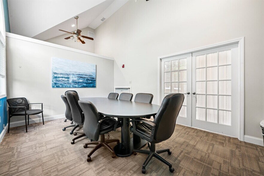 More Photos Of 1 Commons Dr, Londonderry Medical For Lease