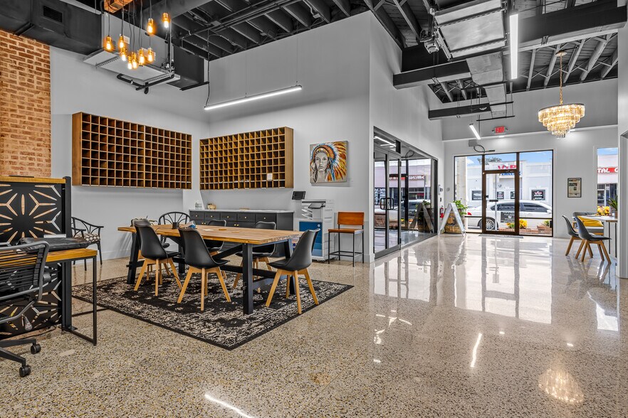 More Photos Of 132 W International Speedway Blvd, Daytona Beach Office For Lease