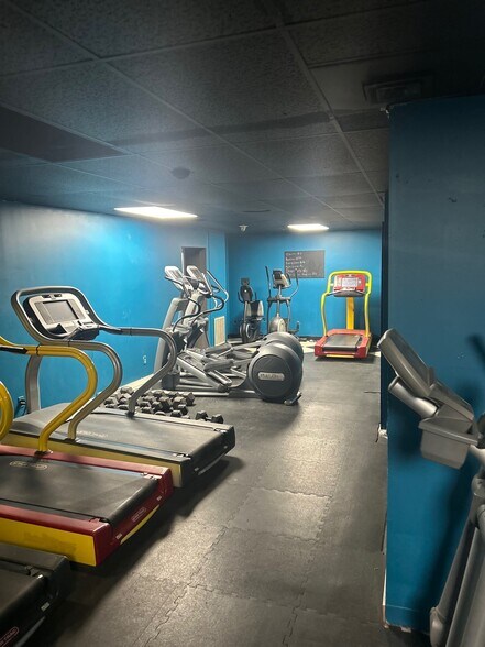 More Photos Of 55 W Church St, Newark Storefront Retail Office For Sale