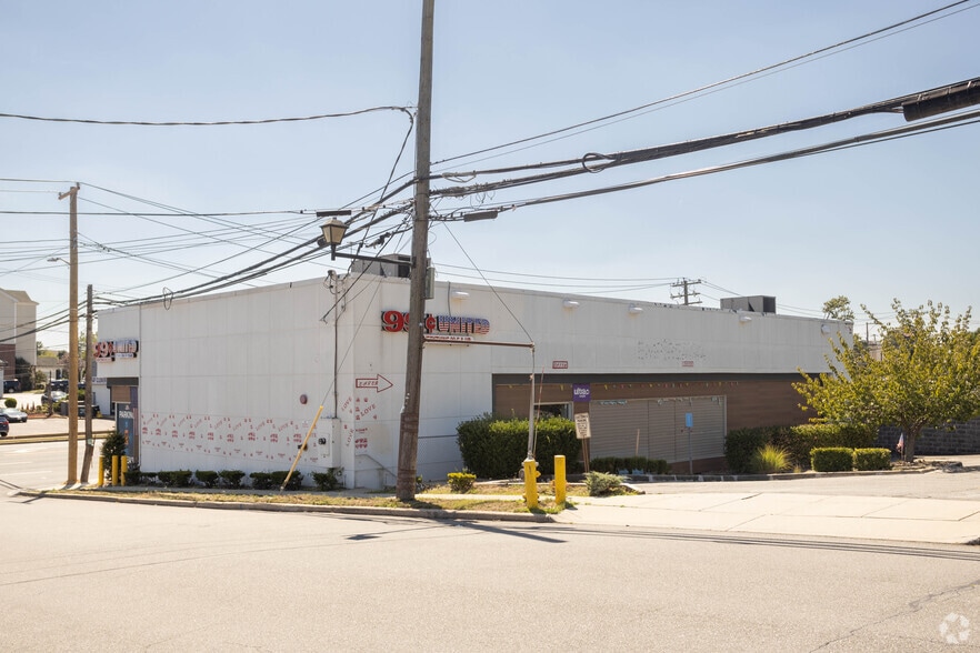 More Photos Of 49 Old Country Rd, Westbury Freestanding For Sale