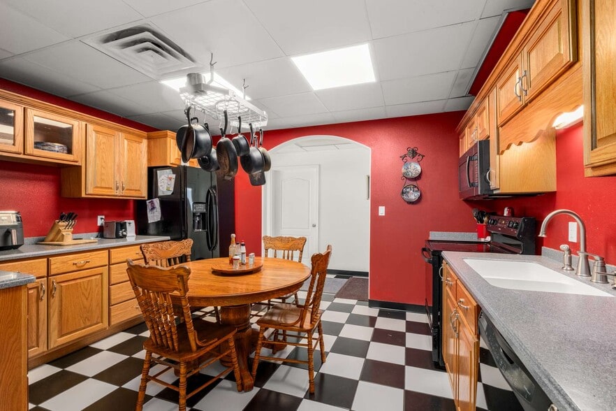 More Photos Of 456 Lakewood Park Rd, Beechgrove General Retail For Sale