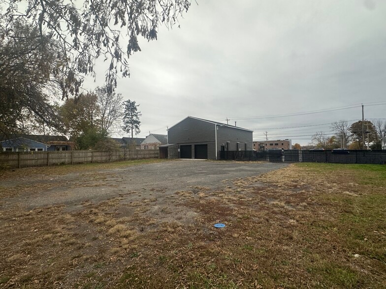 More Photos Of 2606 Brewerton Rd, Mattydale Freestanding For Lease