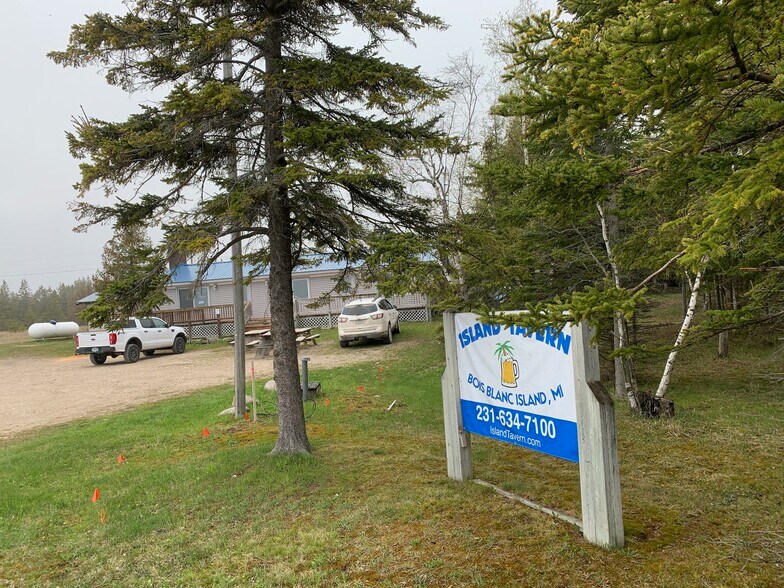 More Photos Of 365 E Huron Dr, Bois Blanc Island Bar For Sale