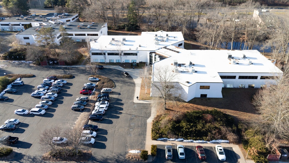 More Photos Of 6 Griffin Rd N, Windsor Office For Sale