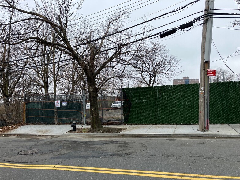 More Photos Of 509 Brush Ave, Bronx Land For Lease