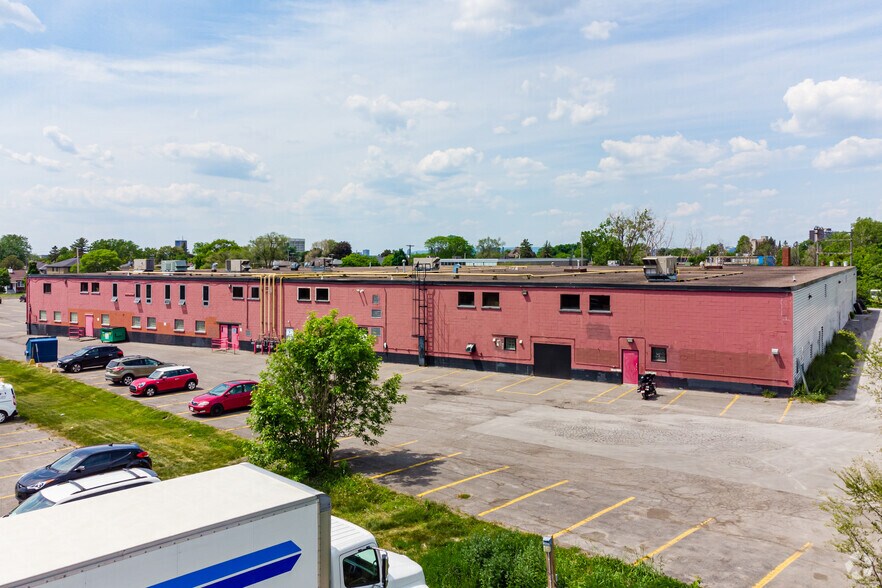 More Photos Of 2477 Kaladar Ave, Ottawa Warehouse For Lease