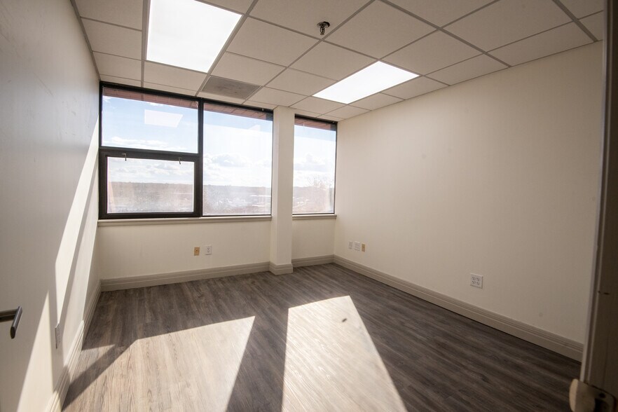 More Photos Of 10 Allen St, Toms River Office For Lease
