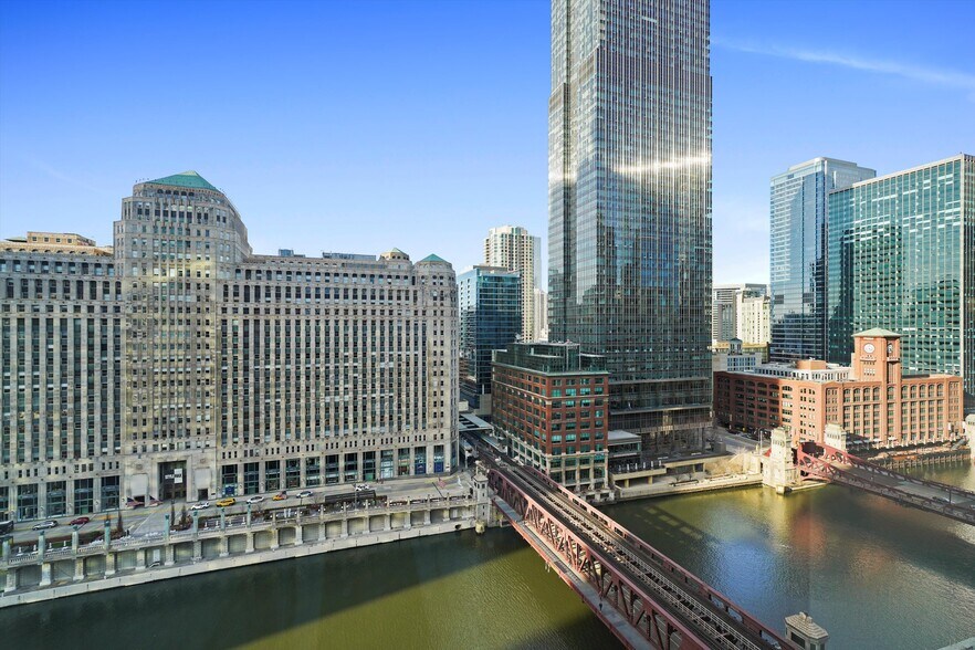 More Photos Of 211 W Wacker Dr, Chicago Office For Sale