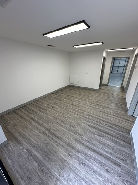 More Photos Of 6820 Meadow Ridge Ct, Alpharetta Light Manufacturing For Lease