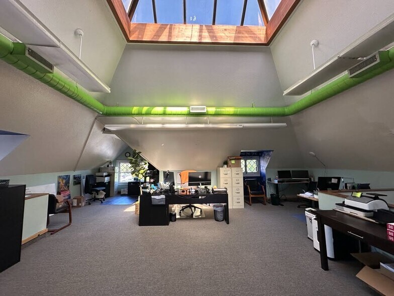 More Photos Of 1112 Columbia St, Vancouver Office For Lease