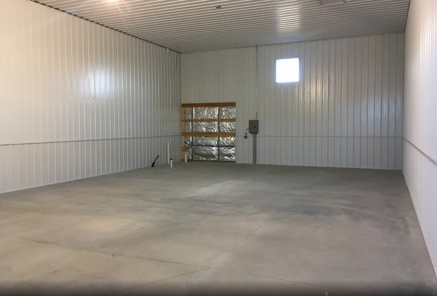More Photos Of 1038 S Victory Dr, Mankato Warehouse For Sale