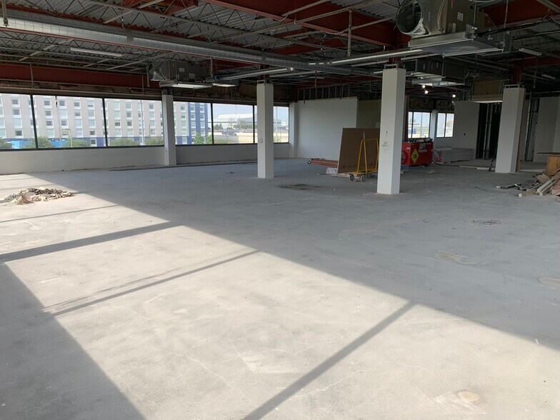 More Photos Of 5850 Fortune Cir W, Indianapolis Flex For Sale