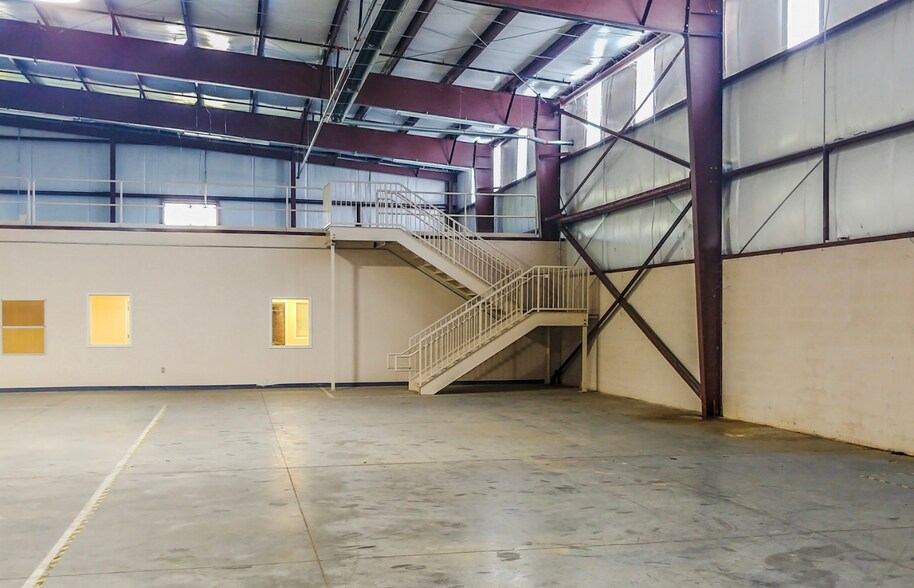 More Photos Of 70 Douglas Way, Natural Bridge Station Manufacturing For Lease