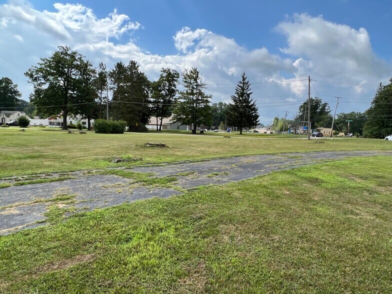 More Photos Of 171 N Canfield Niles Rd, Austintown Office Residential For Sale
