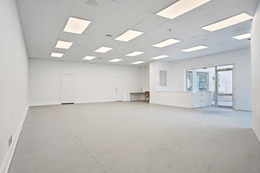 More Photos Of 53 The Circle, East Hampton Storefront For Lease