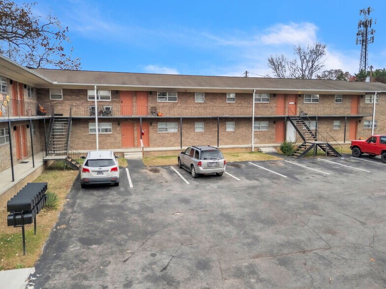 More Photos Of 211 Elyria Dr, Knoxville Apartments For Sale