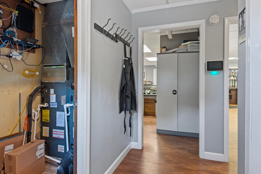 More Photos Of 2445 S 5th St, Springfield Office For Sale