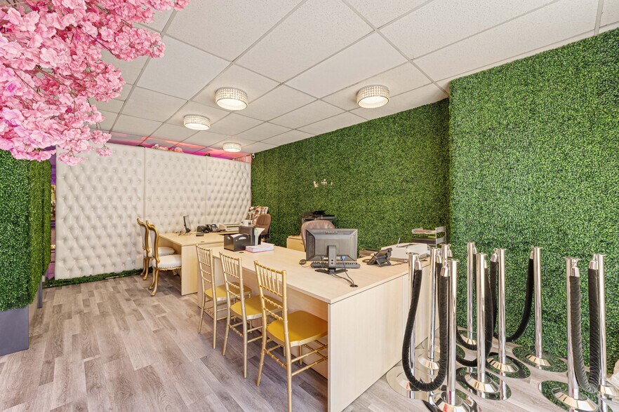 More Photos Of 6265 Van Nuys Blvd, Van Nuys Storefront For Sale