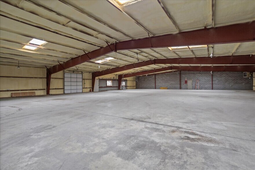 More Photos Of 2302 W Lincolnway, Cheyenne Light Manufacturing For Lease