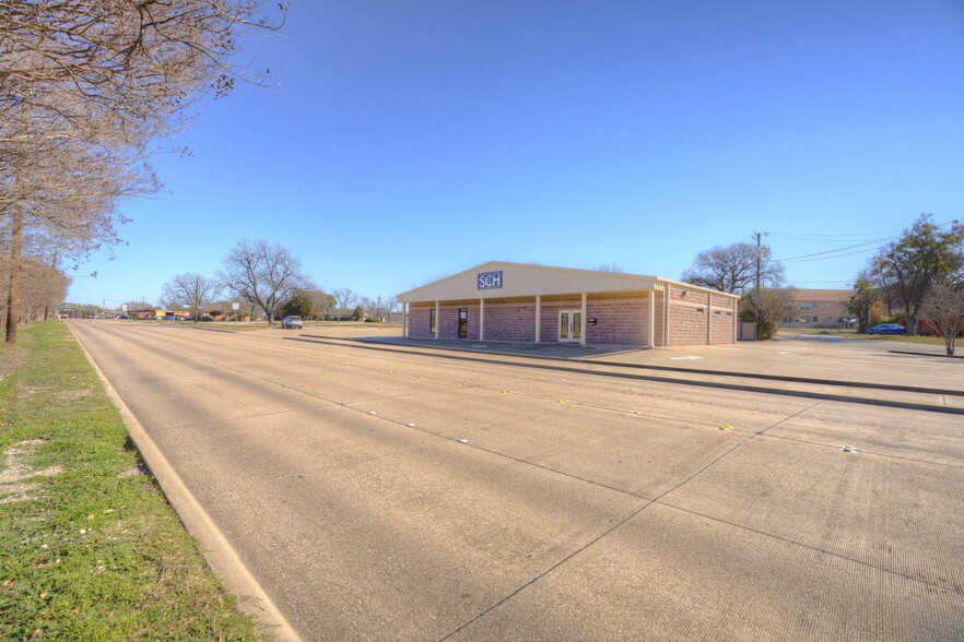 Primary Photo Of 300 Santa Fe Trl, Duncanville Freestanding For Sale