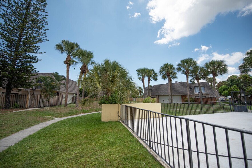 More Photos Of 1801 N Congress Ave, West Palm Beach Apartments For Sale