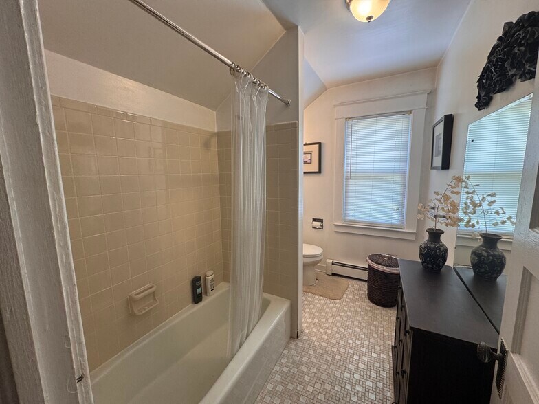 More Photos Of 1147 Troy Schenectady Rd, Latham Office For Sale