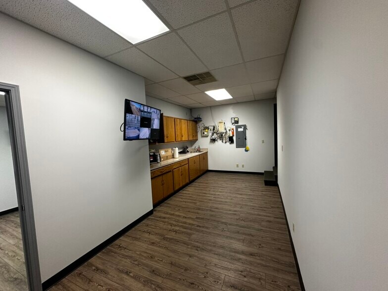 More Photos Of 2225 W Franklin St, Evansville Storefront For Sale