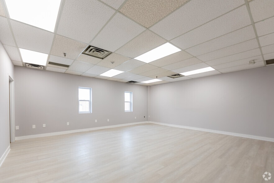 More Photos Of 2770 14th Ave, Markham Office For Lease