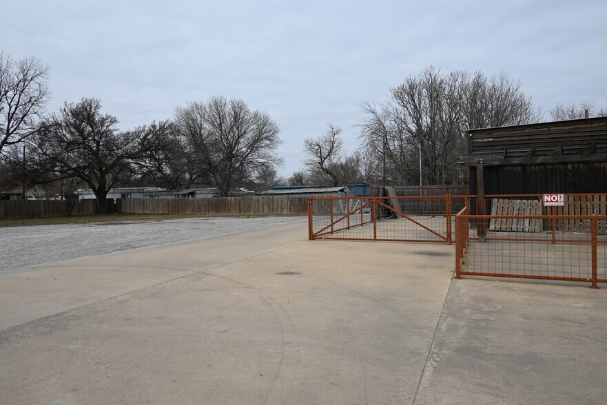 More Photos Of 121 S Berry St, Burkburnett Restaurant For Sale