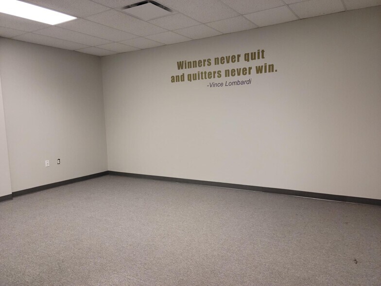 More Photos Of 5618-5624 6th Ave, Kenosha Office For Lease