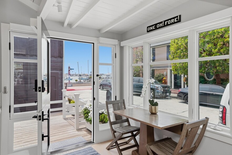 More Photos Of 104 Onyx Ave, Newport Beach Specialty For Sale
