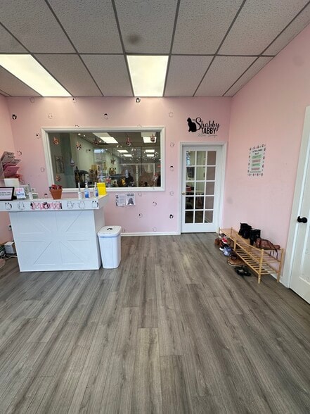 More Photos Of 199 W Main St, Sayville Storefront For Lease