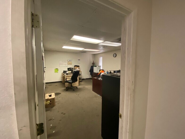 More Photos Of 3710 Kermit Hwy, Odessa Warehouse For Lease