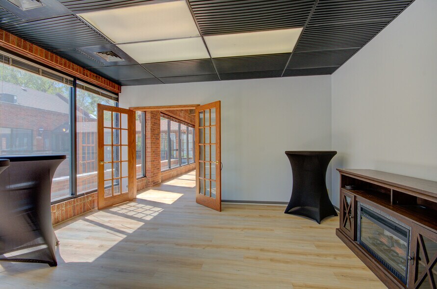 More Photos Of 1000 S Hamilton St, Lockport Loft Creative Space For Sale