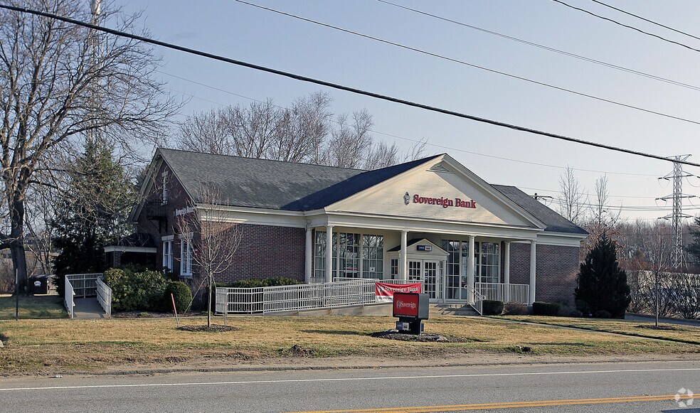More Photos Of 326 Boston Post Rd, Wayland Bank For Lease