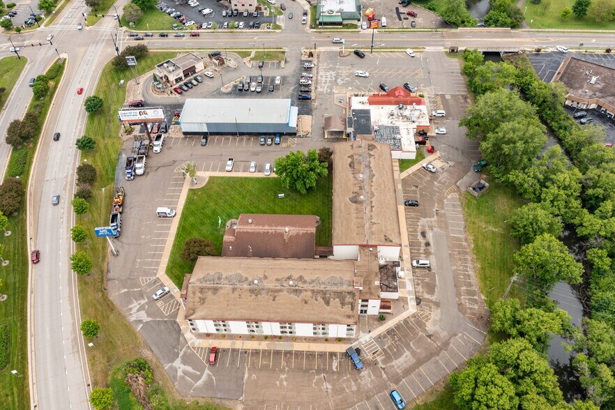 More Photos Of 435 16th Ave NW, Rochester Hotel For Sale