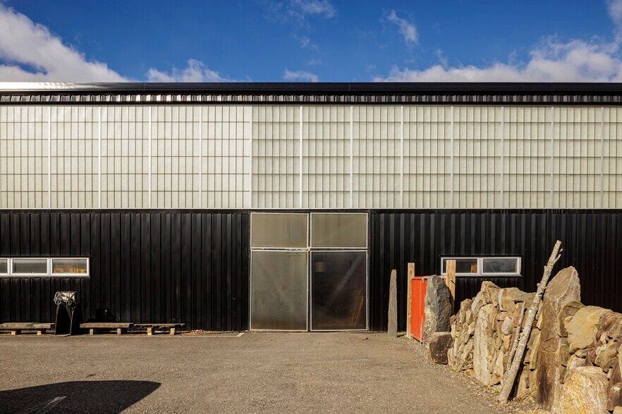 More Photos Of 78 Green St, Hudson Freestanding For Sale