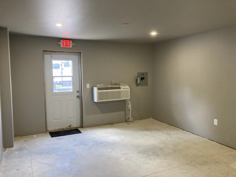 More Photos Of 420-430 Clay Drain Rd, Wildwood Warehouse For Lease