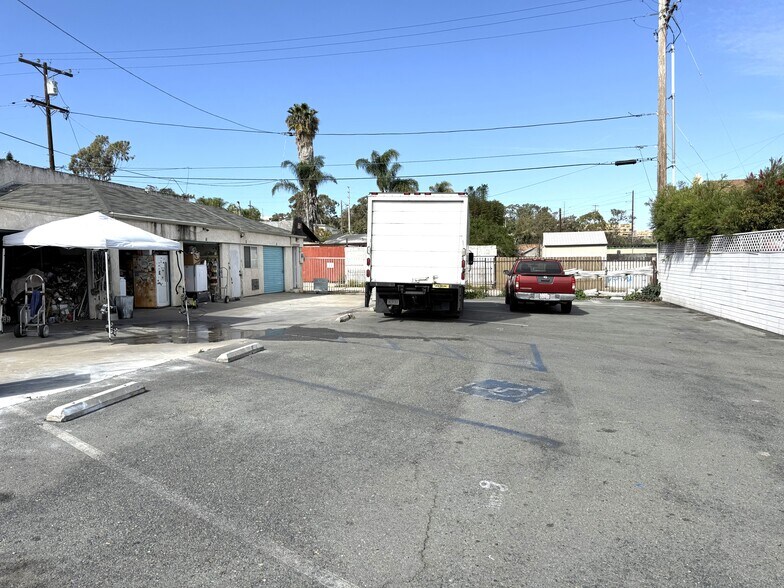 More Photos Of 3170 Market St, San Diego Contractor Storage Yard For Sale